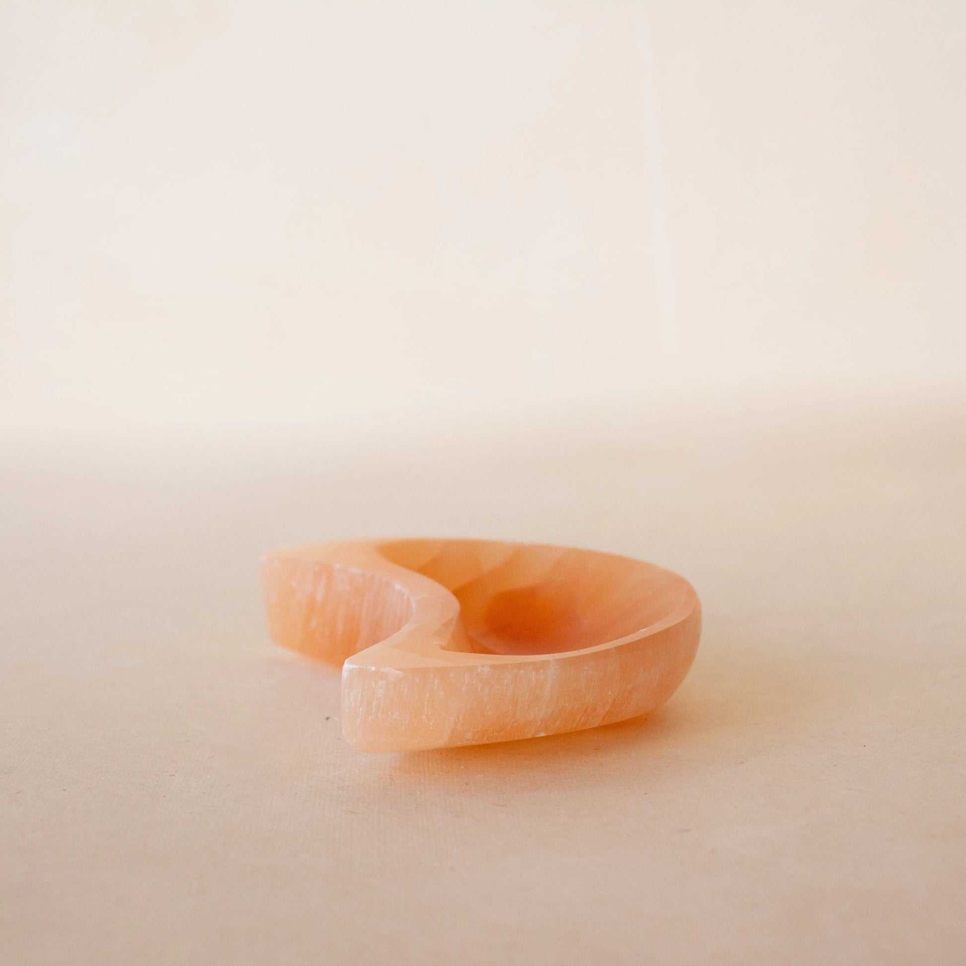 ANASCRYSTALCARE Decor Selenite Moon Peach