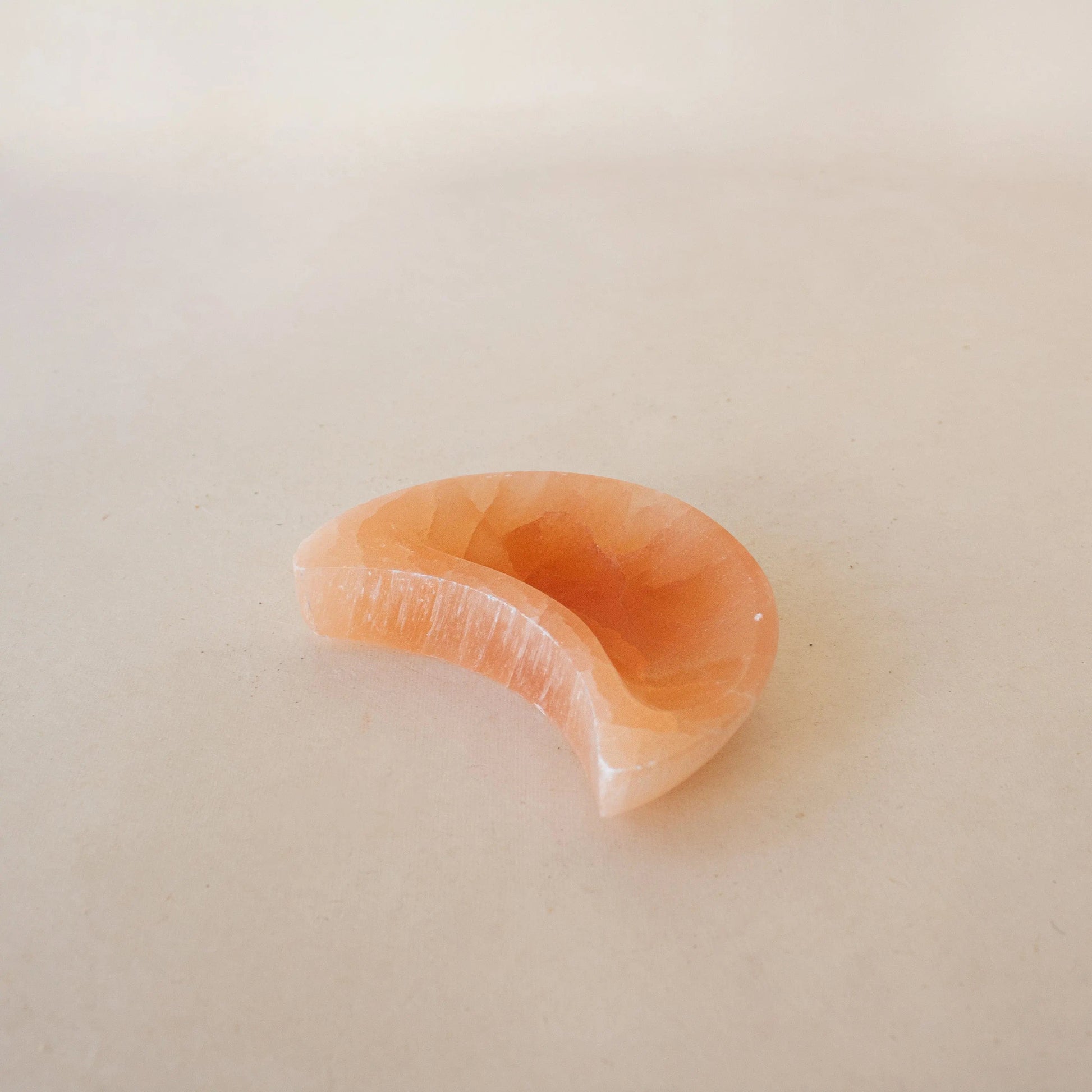 ANASCRYSTALCARE Decor Selenite Moon Peach