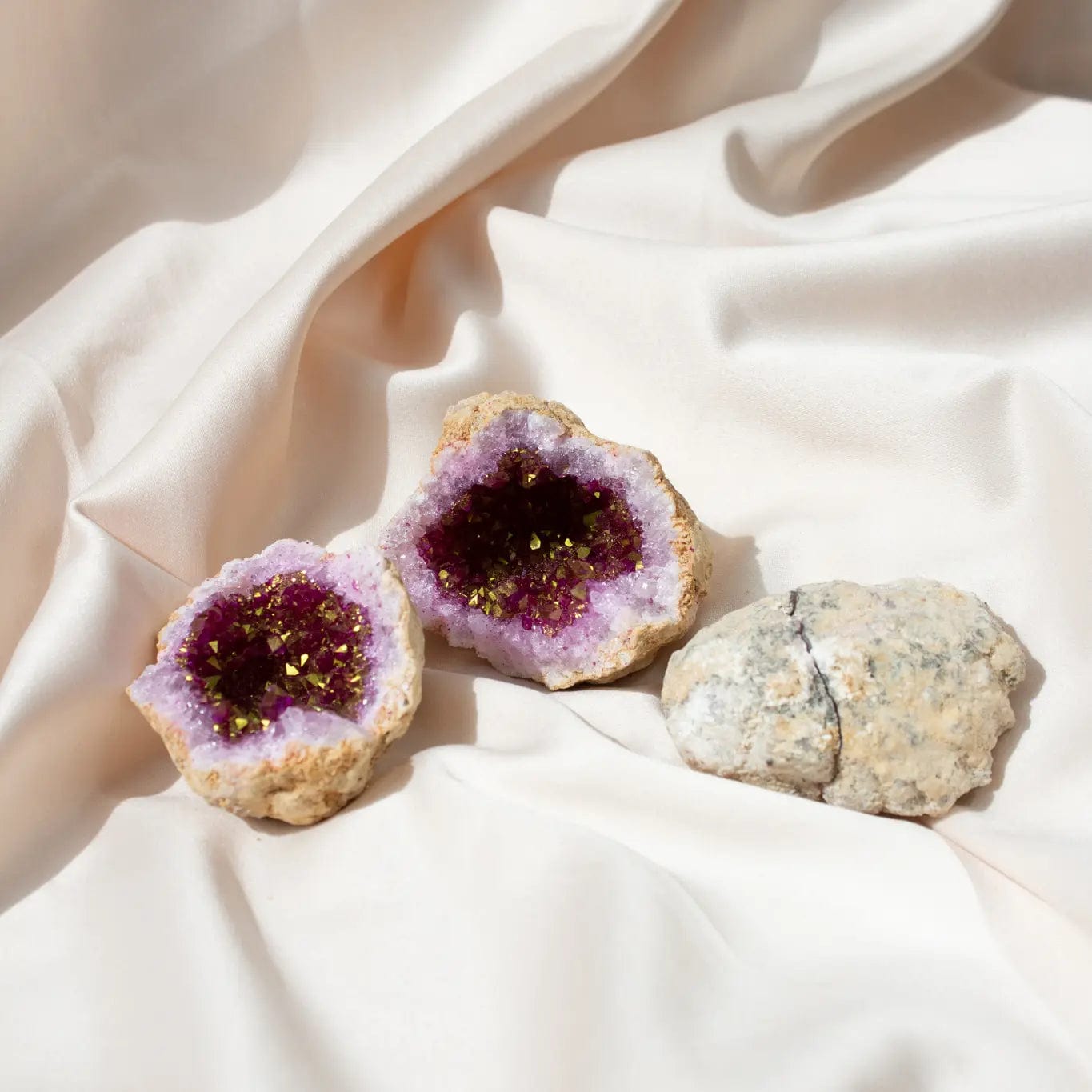ANASCRYSTALCARE Pink Quartz Crystal Geode