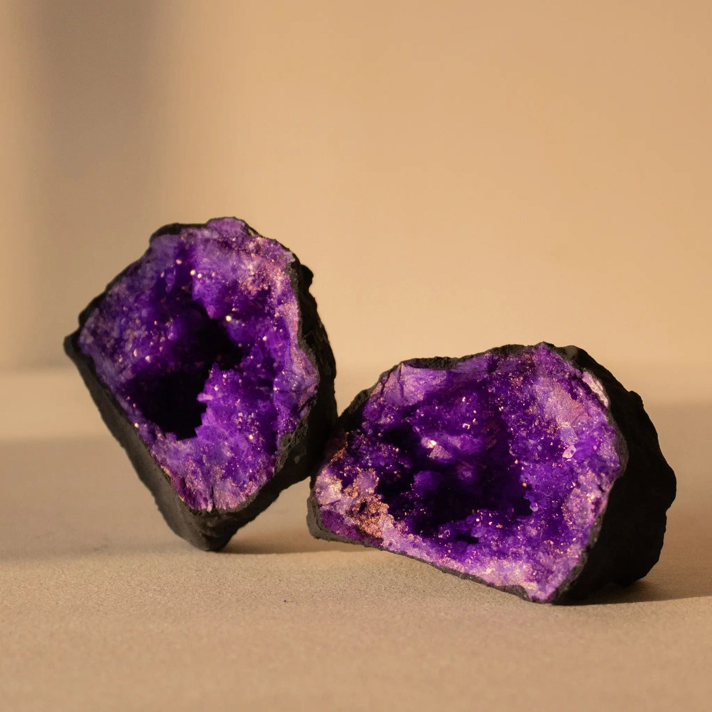 ANASCRYSTALCARE Purple Quartz Crystal Geode