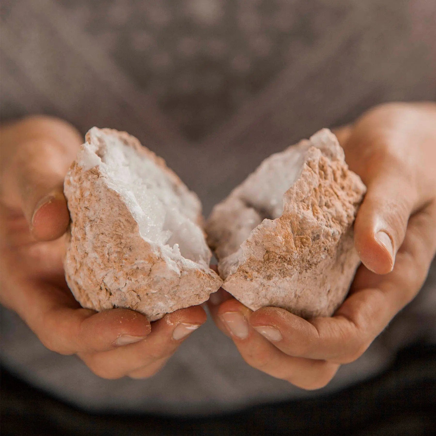 ANASCRYSTALCARE Quartz Crystal Geode