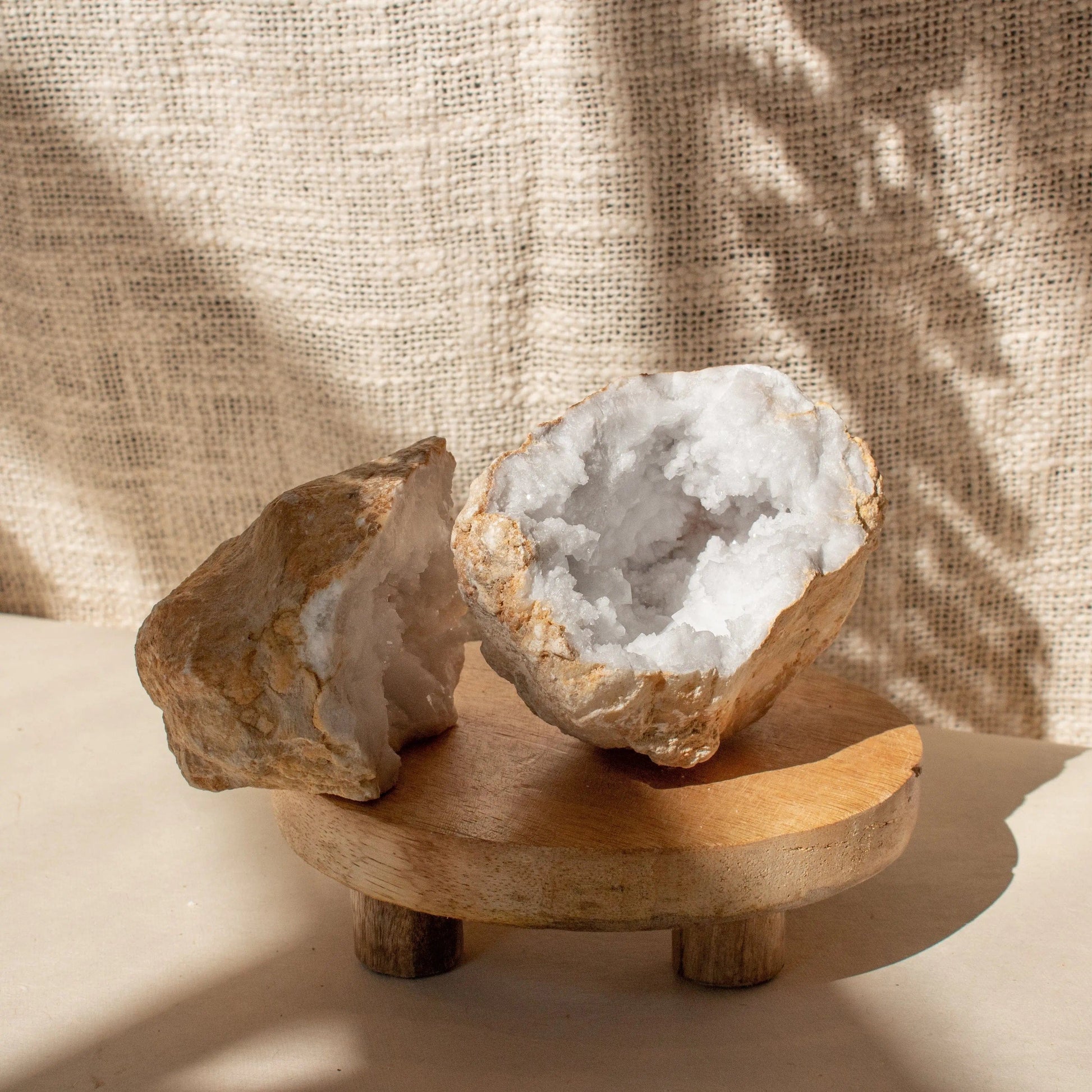ANASCRYSTALCARE Quartz Crystal Geode