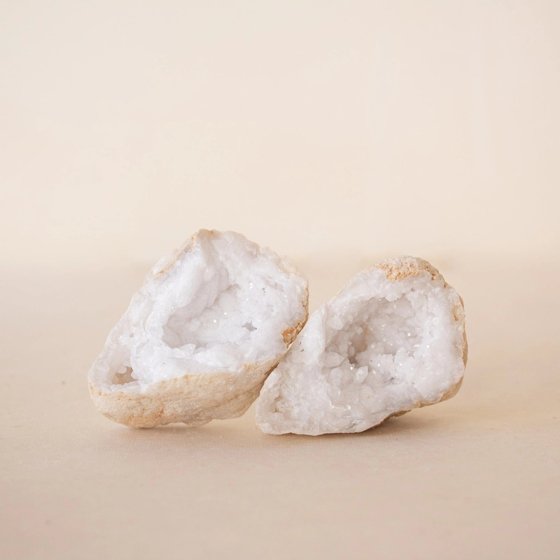 ANASCRYSTALCARE Quartz Crystal Geode