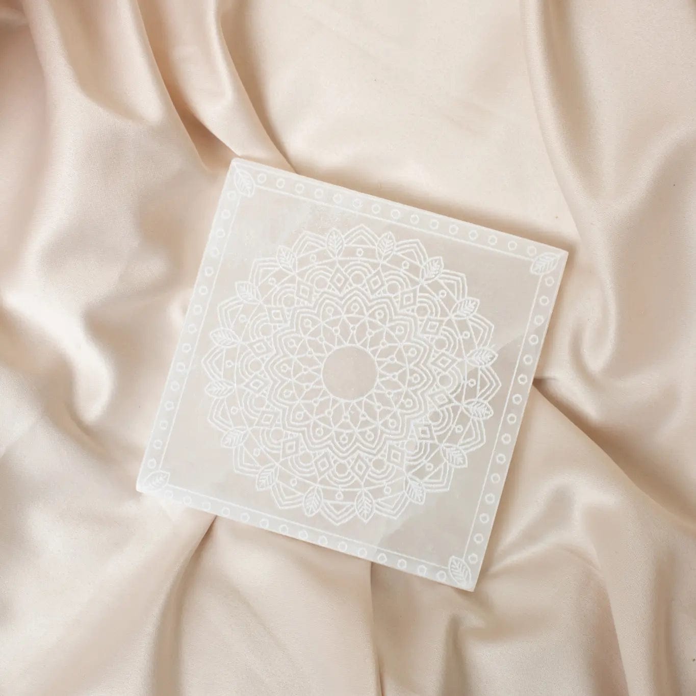 ANASCRYSTALCARE Selenite Charging Plate Mandala