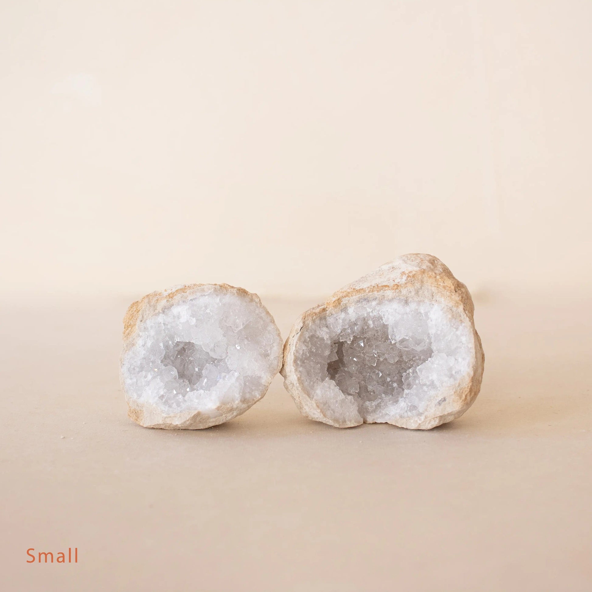 ANASCRYSTALCARE Small Quartz Crystal Geode