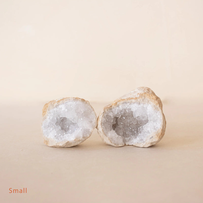 ANASCRYSTALCARE Small Quartz Crystal Geode